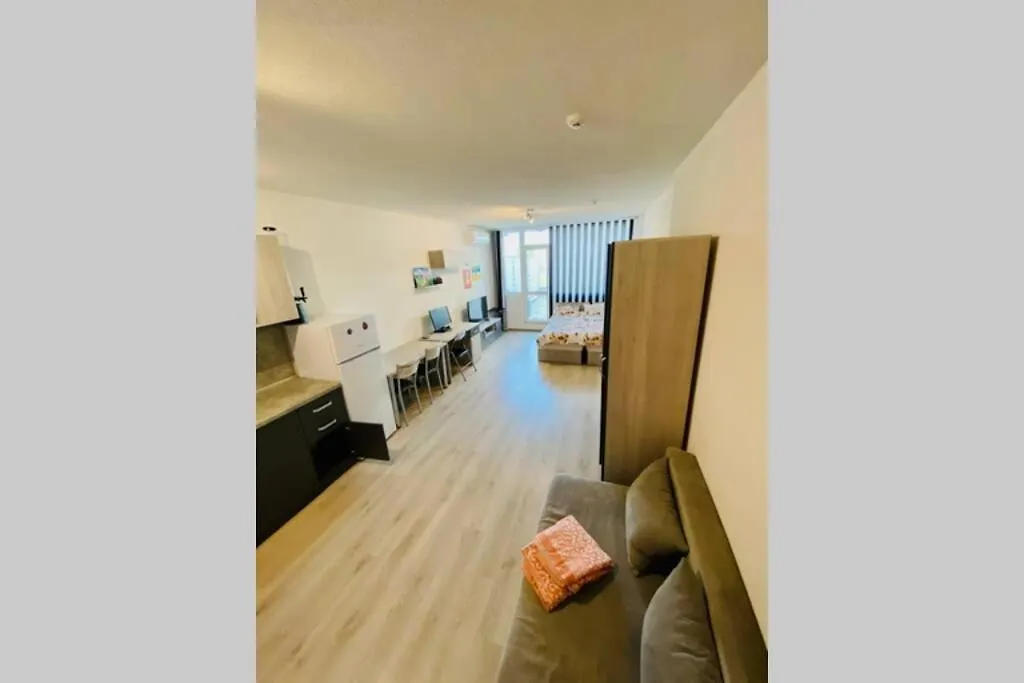 Large Studio In Studentski Grad With Huge Terrace Διαμέρισμα Σόφια
